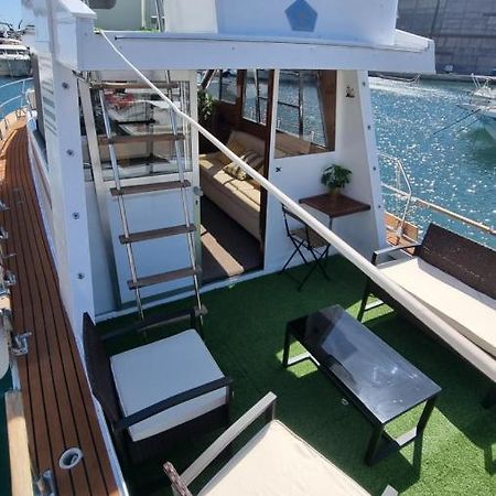 מלון סנט אדריה דה בסוס Charming Boat House In Barcelona With Big Terrace And Solarium מראה חיצוני תמונה
