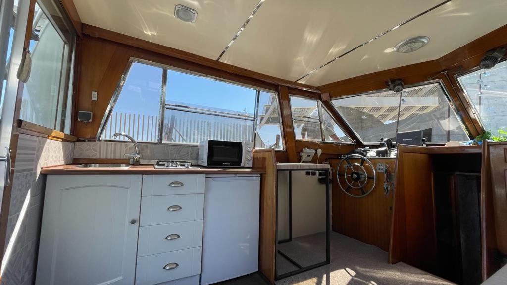 מלון סנט אדריה דה בסוס Charming Boat House In Barcelona With Big Terrace And Solarium מראה חיצוני תמונה
