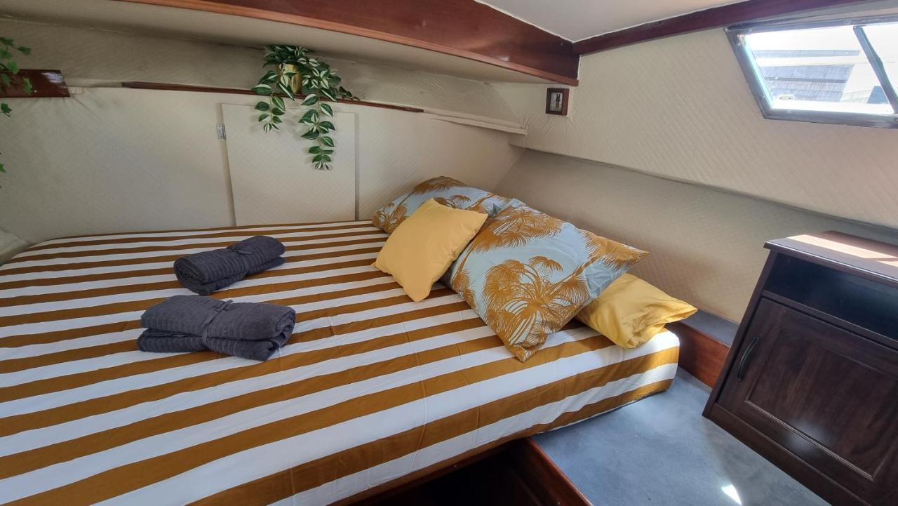 מלון סנט אדריה דה בסוס Charming Boat House In Barcelona With Big Terrace And Solarium מראה חיצוני תמונה