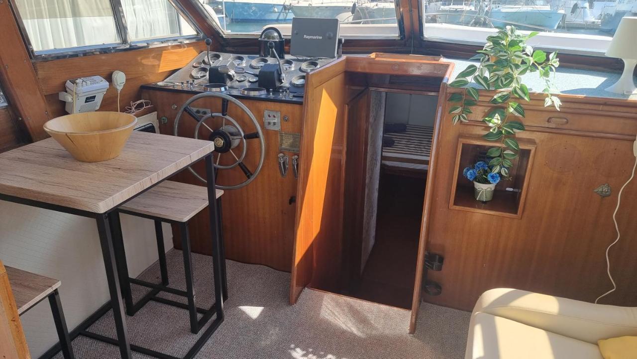 מלון סנט אדריה דה בסוס Charming Boat House In Barcelona With Big Terrace And Solarium מראה חיצוני תמונה