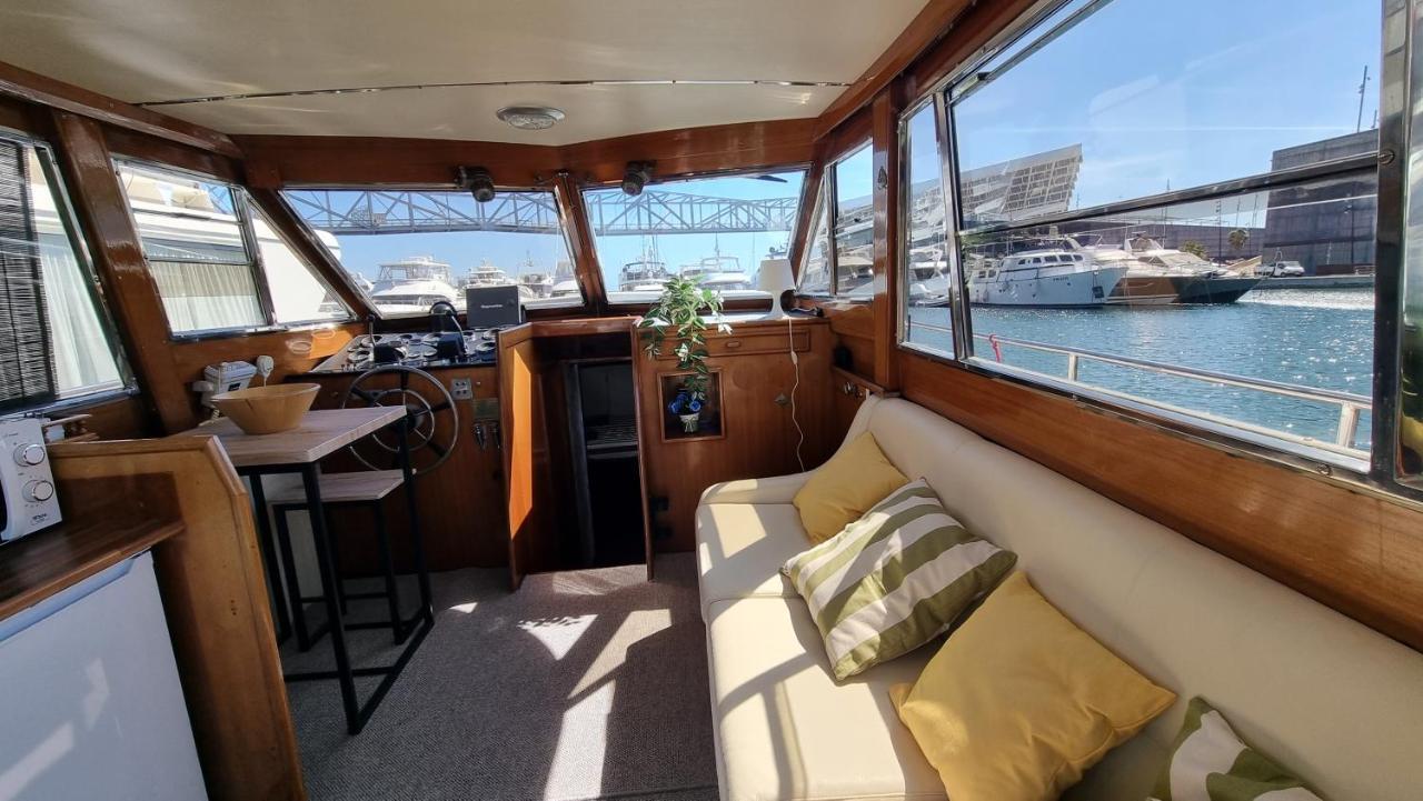 מלון סנט אדריה דה בסוס Charming Boat House In Barcelona With Big Terrace And Solarium מראה חיצוני תמונה