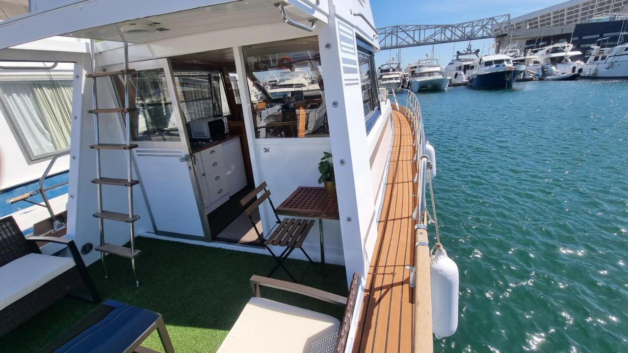 מלון סנט אדריה דה בסוס Charming Boat House In Barcelona With Big Terrace And Solarium מראה חיצוני תמונה