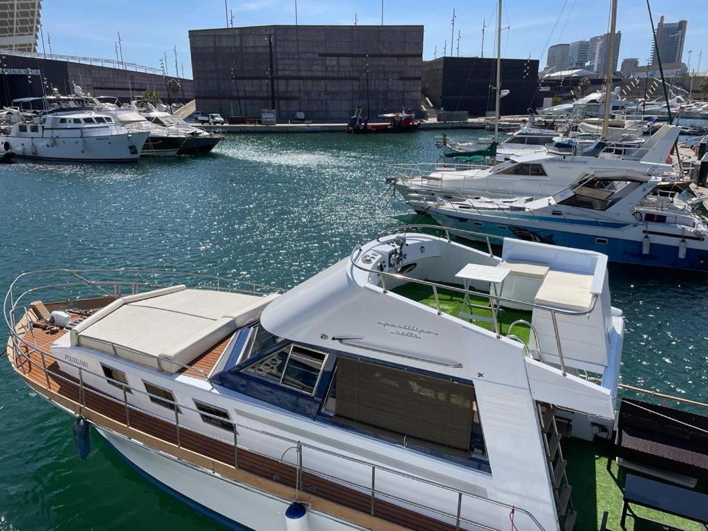 מלון סנט אדריה דה בסוס Charming Boat House In Barcelona With Big Terrace And Solarium מראה חיצוני תמונה